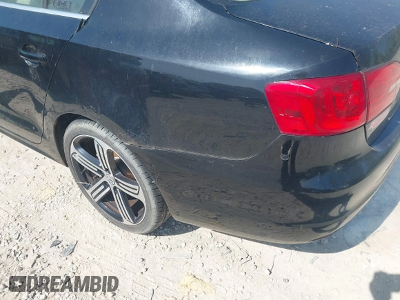 2014 Volkswagen Jetta SE z VIN 3VWD17AJ6EM285061, wystawiony jako IAAI lot #42123807 z przebiegiem 98 000 mil mil oraz . Historia ofert i sprzedaży dostępna na DreamBid. Obrazek 12.
