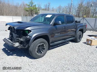 2019 Toyota Tacoma 4WD SR with VIN 3TMCZ5AN2KM268915, listed as a IAAI auction lot 41696555 with 33,573 mi miles. Bid and sale history available at carsss.com. Image 2.