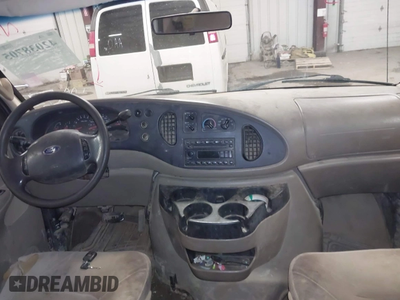 2007 Ford Econoline Passenger XL with VIN 1FBNE31LX7DA05134, listed as a IAAI auction lot 42038705 with 139,329 mi miles. Bid and sale history available at carsss.com. Image 5.