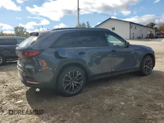 2025 Mazda CX-70 Premium Plus z VIN JM3KJEHA2S1103778, wystawiony jako Copart lot #73510604 z przebiegiem Nie podano mil oraz Szkody całkowita. Historia ofert i sprzedaży dostępna na DreamBid. Obrazek 3.