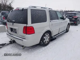 2006 Lincoln Navigator Luxury with VIN 5LMFU285X6LJ28062, listed as a IAAI auction lot 41288717 with 178,371 mi miles. Bid and sale history available at carsss.com. Image 4.