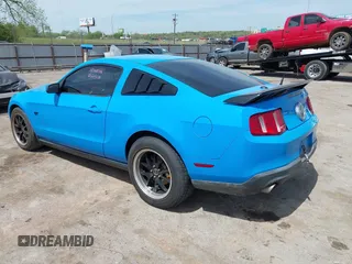 2010 Ford Mustang GT z VIN 1ZVBP8CH0A5113940, wystawiony jako IAAI lot #42068181 z przebiegiem 131 760 mil mil oraz . Historia ofert i sprzedaży dostępna na DreamBid. Obrazek 3.