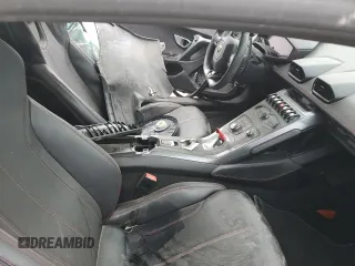 2019 Lamborghini Huracan z VIN ZHWUC2ZF3KLA11551, wystawiony jako Copart lot #45442774 z przebiegiem Nie podano mil oraz Nie do naprawy. Historia ofert i sprzedaży dostępna na DreamBid. Obrazek 10.