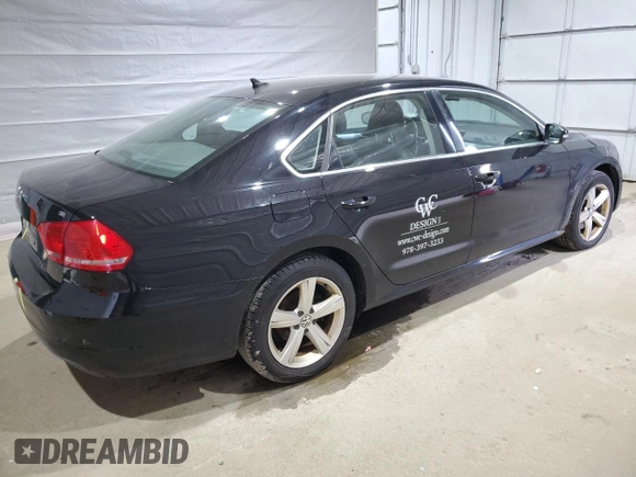 2012 Volkswagen Passat SE z VIN 1VWBP7A32CC075739, wystawiony jako Copart lot #51462155 z przebiegiem 246 675 mil mil oraz Czysty tytuł • Clean title. Historia ofert i sprzedaży dostępna na DreamBid. Obrazek 3.