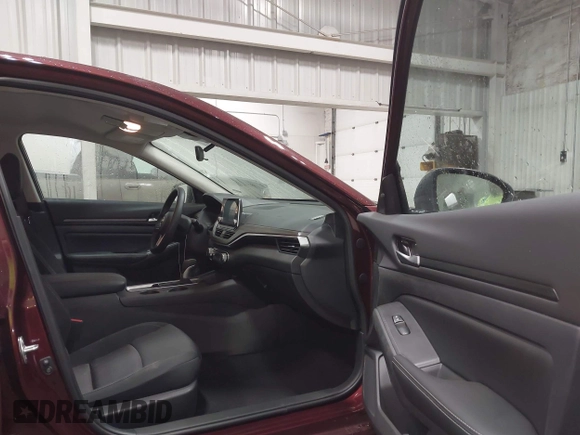 2025 Nissan Altima SV with VIN 1N4BL4DW8SN363079, listed as a IAAI auction lot 42058216 with 1,187 mi miles and . Bid and sale history available at DreamBid. Image 5.
