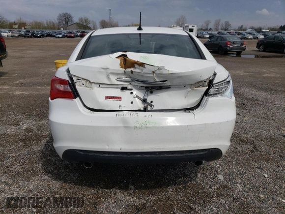 2014 Chrysler 200 Limited z VIN 1C3CCBCG2EN194361, wystawiony jako Copart lot #52613075 z przebiegiem 177 651 mil mil oraz Szkoda całkowita • Salvage title. Historia ofert i sprzedaży dostępna na DreamBid. Obrazek 6.