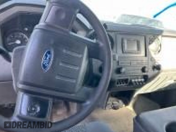 2013 Ford F-250 XL z VIN 1FDBF2B6XDEB43045, wystawiony jako IAAI lot #42511129 z przebiegiem 607 408 mil mil oraz . Historia ofert i sprzedaży dostępna na DreamBid. Obrazek 27.