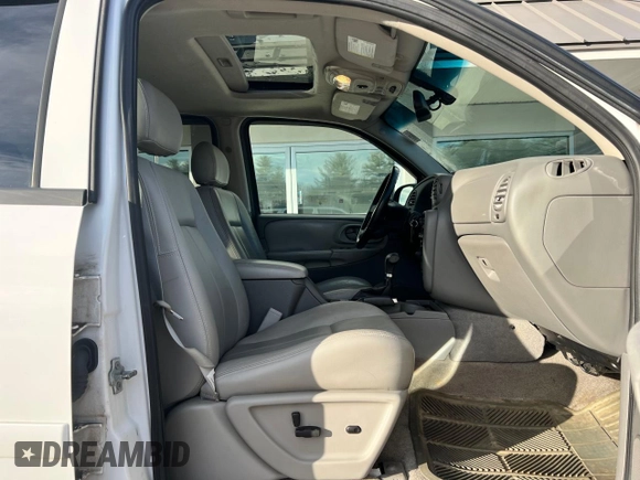 2008 Chevrolet TrailBlazer 1LT with VIN 1GNDT13S28218243, listed as a Copart auction lot 41378805 with 212,382 mi miles and Clean Title. Bid and sale history available at DreamBid. Image 5.