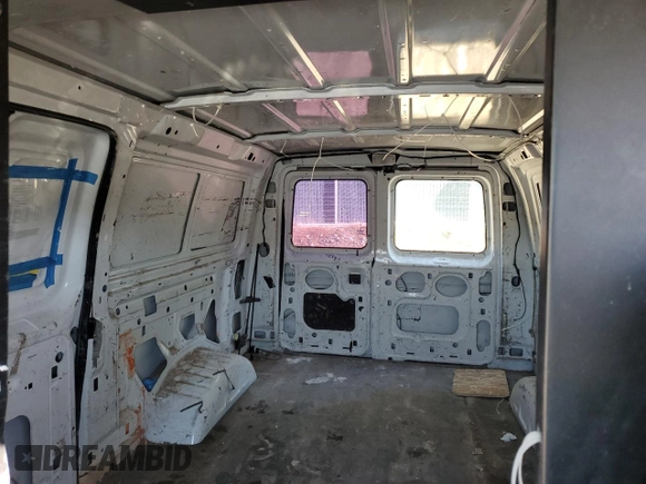 2004 Ford Econoline Cargo z VIN 1FTNE24LX4HA51567, wystawiony jako Copart lot #89223615 z przebiegiem 235 782 mil mil oraz Czysty tytuł • Clean title. Historia ofert i sprzedaży dostępna na DreamBid. Obrazek 10.
