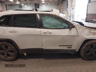 2016 Jeep Cherokee Latitude with VIN 1C4PJMCS1GW314036, listed as a IAAI auction lot 41303805 with 121,551 mi miles. Bid and sale history available at carsss.com. Image 13.