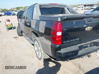 2007 Chevrolet Avalanche LTZ with VIN 3GNEC12J17G182393, listed as a IAAI auction lot 41871001 with 186,925 mi miles and . Bid and sale history available at DreamBid. Image 3.