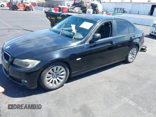 2009 BMW 3 Series 328i z VIN WBAPH735X9E126967, wystawiony jako IAAI lot #42053469 z przebiegiem 144 013 mil mil oraz . Historia ofert i sprzedaży dostępna na DreamBid. Obrazek 2.