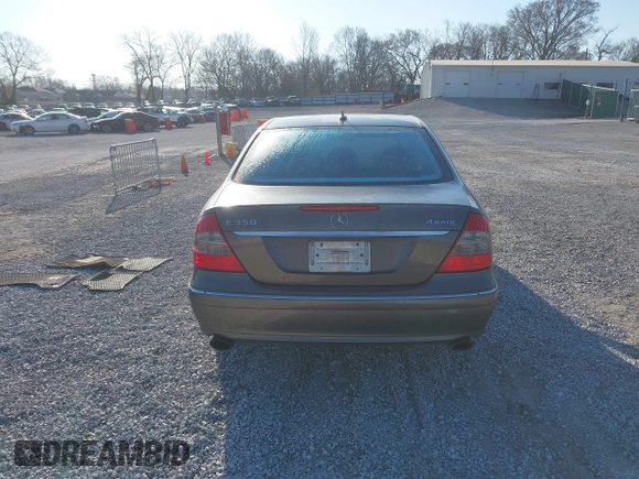2008 Mercedes-Benz E 350 Luxury z VIN WDBUF87X08B334237, wystawiony jako IAAI lot #41735498 z przebiegiem 224 205 mil mil oraz . Historia ofert i sprzedaży dostępna na DreamBid. Obrazek 15.