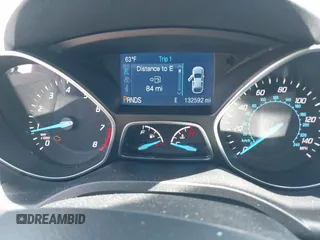 2015 Ford Escape SE z VIN 1FMCU0G79FUC75335, wystawiony jako IAAI lot #42222863 z przebiegiem 132 592 mil mil oraz . Historia ofert i sprzedaży dostępna na DreamBid. Obrazek 7.