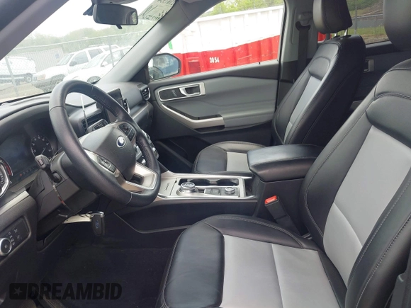 2022 Ford Explorer XLT z VIN 1FMSK8DH4NGC35593, wystawiony jako IAAI lot #42167354 z przebiegiem 29 747 mil mil oraz . Historia ofert i sprzedaży dostępna na DreamBid. Obrazek 5.