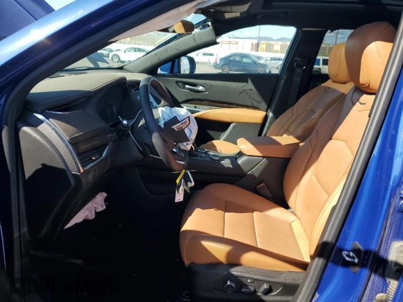 2023 Cadillac XT4 AWD Premium Luxury z VIN 1GYFZDR44PF206176, wystawiony jako Copart lot #46456445 z przebiegiem 3 896 mil mil oraz Szkoda całkowita • Salvage title. Historia ofert i sprzedaży dostępna na DreamBid. Obrazek 7.