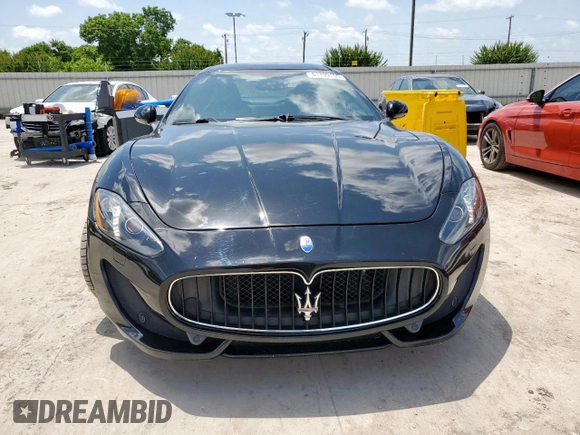 2014 Maserati GranTurismo Sport z VIN ZAM45VLAXE0083282, wystawiony jako Copart lot #61799155 z przebiegiem 71 517 mil mil oraz Szkoda całkowita • Salvage title. Historia ofert i sprzedaży dostępna na DreamBid. Obrazek 5.