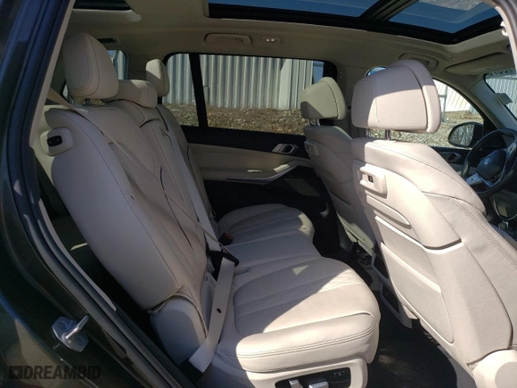 2021 BMW X7 xDrive40i with VIN 5UXCW2C09M9F82802, listed as a Copart auction lot 48970575 with 137,018 mi miles and Clean Title. Bid and sale history available at carsss.com. Image 11.
