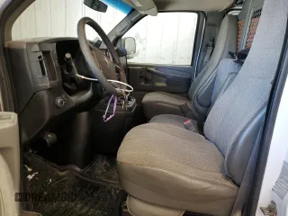 2014 GMC Savana Cargo Van with VIN 1GTW7FCA9E1911488, listed as a Copart auction lot 44233105 with 340,565 mi miles and Salvage Title. Bid and sale history available at carsss.com. Image 7.