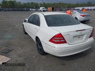 2003 Mercedes-Benz C 240 z VIN WDBRF81J63F366329, wystawiony jako IAAI lot #42085870 z przebiegiem 106 797 mil mil oraz . Historia ofert i sprzedaży dostępna na DreamBid. Obrazek 3.