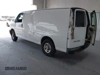 2017 GMC Savana Cargo z VIN 1GTW7AFF4H1149962, wystawiony jako IAAI lot #42215915 z przebiegiem 105 181 mil mil oraz . Historia ofert i sprzedaży dostępna na DreamBid. Obrazek 3.