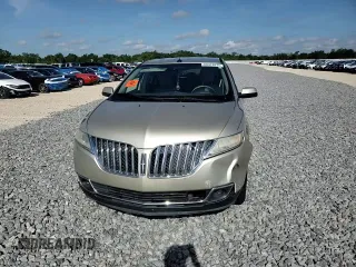 2011 Lincoln MKX z VIN 2LMDJ6JK4BBJ21777, wystawiony jako Copart lot #60412835 z przebiegiem Nie podano mil oraz Szkoda całkowita • Salvage title. Historia ofert i sprzedaży dostępna na DreamBid. Obrazek 13.