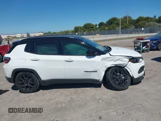 2022 Jeep Compass Latitude with VIN 3C4NJCBB0NT235267, listed as a IAAI auction lot 41700373 with 24,768 mi miles and . Bid and sale history available at carsss.com. Image 13.