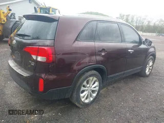 2015 Kia Sorento EX with VIN 5XYKU4A73FG564177, listed as a IAAI auction lot 42214479 with 133,093 mi miles and . Bid and sale history available at carsss.com. Image 4.