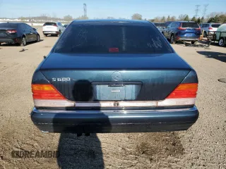 1996 Mercedes-Benz S z VIN WDBGA57E4TA323720, wystawiony jako Copart lot #53119675 z przebiegiem 172 434 mil mil oraz Szkody całkowita. Historia ofert i sprzedaży dostępna na DreamBid. Obrazek 6.