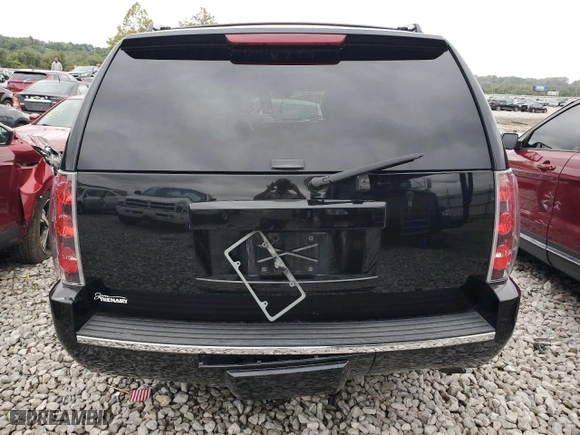 2008 GMC Yukon Denali with VIN 1GKFK63848J189030, listed as a Copart auction lot 71826304 with 0 mi miles and Salvage Title. Bid and sale history available at carsss.com. Image 6.