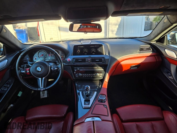 2016 BMW M6 z VIN WBS6E9C57GG437138, wystawiony jako Copart lot #45290525 z przebiegiem 58 645 mil mil oraz Tytuł czysty. Historia ofert i sprzedaży dostępna na DreamBid. Obrazek 9.