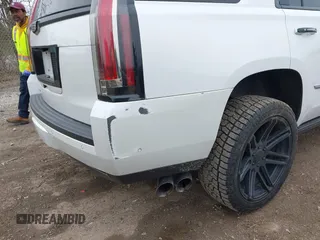 2017 Cadillac Escalade Platinum z VIN 1GYS4DKJ3HR232135, wystawiony jako IAAI lot #42107632 z przebiegiem 107 833 mil mil oraz . Historia ofert i sprzedaży dostępna na DreamBid. Obrazek 18.