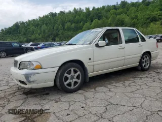 2000 Volvo S70 z VIN YV1LS61J1Y2665727, wystawiony jako Copart lot #56845935 z przebiegiem 214 651 mil mil oraz Szkoda całkowita • Salvage title. Historia ofert i sprzedaży dostępna na DreamBid. Obrazek 1.