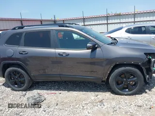 2018 Jeep Cherokee Latitude z VIN 1C4PJMCB8JD568944, wystawiony jako IAAI lot #42244217 z przebiegiem 34 945 mil mil oraz . Historia ofert i sprzedaży dostępna na DreamBid. Obrazek 13.