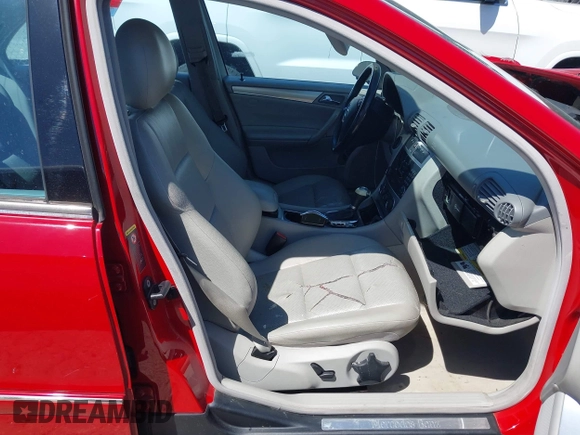 2005 Mercedes-Benz C 230 Kompressor z VIN WDBRF40J55F678252, wystawiony jako IAAI lot #42028395 z przebiegiem 208 901 mil mil oraz . Historia ofert i sprzedaży dostępna na DreamBid. Obrazek 5.