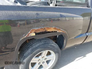 2008 Dodge Dakota с VIN 1D7HW32K88S592237, выставлен на аукционе IAAI как лот 42279584 с пробегом 110 610 миль миль и . История ставок и продаж доступна на DreamBid. Изображение 16.