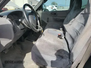 2003 Ford F-150 XL z VIN 1FTRX17233NB92067, wystawiony jako Copart lot #57986555 z przebiegiem 179 101 mil mil oraz Szkoda całkowita • Salvage title. Historia ofert i sprzedaży dostępna na DreamBid. Obrazek 7.