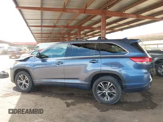 2018 Toyota Highlander LE with VIN 5TDZZRFH0JS285957, listed as a IAAI auction lot 42381460 with 85,183 mi miles and . Bid and sale history available at DreamBid. Image 15.