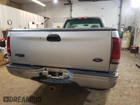 2002 Ford F-150 XL z VIN 1FTRF17W92NB99531, wystawiony jako Copart lot #49585545 z przebiegiem 148 167 mil mil oraz Szkoda całkowita • Salvage title. Historia ofert i sprzedaży dostępna na DreamBid. Obrazek 6.