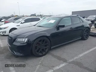 2015 Chrysler 300 S z VIN 2C3CCABG5FH766299, wystawiony jako IAAI lot #42252742 z przebiegiem 146 255 mil mil oraz . Historia ofert i sprzedaży dostępna na DreamBid. Obrazek 20.
