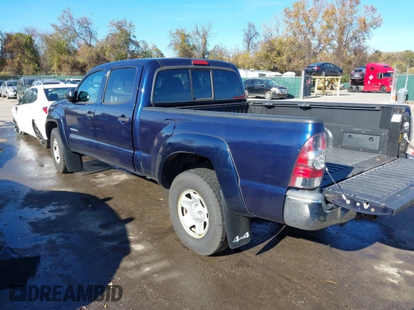 2013 Toyota Tacoma with VIN 3TMMU4FN4DM052928, listed as a IAAI auction lot 40846879 with 113,928 mi miles. Bid and sale history available at carsss.com. Image 3.