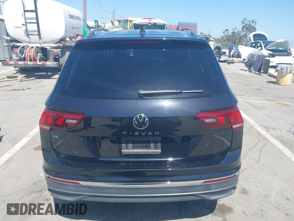 2022 Volkswagen Tiguan SE with VIN 3VV3B7AX3NM016534, listed as a IAAI auction lot 42354264 with 33,700 mi miles and . Bid and sale history available at DreamBid. Image 16.