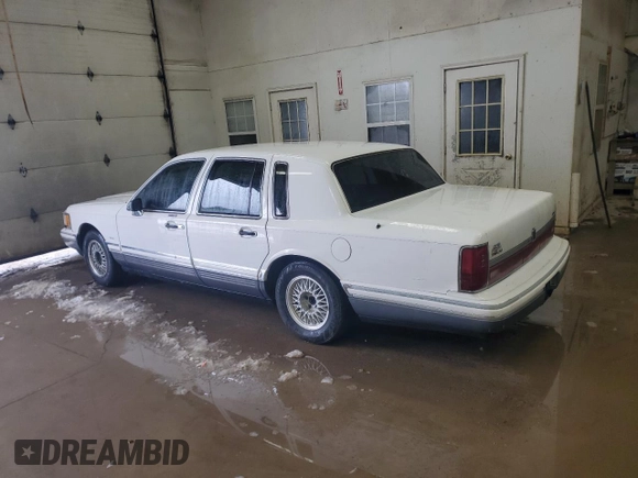 1994 Lincoln Town Car Signature z VIN 1LNLM82W9RY687636, wystawiony jako Copart lot #43805135 z przebiegiem Nie podano mil oraz Szkoda całkowita • Salvage title. Historia ofert i sprzedaży dostępna na DreamBid. Obrazek 2.