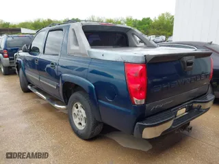 2005 Chevrolet Avalanche LS with VIN 3GNEC12Z95G115267, listed as a IAAI auction lot 41832134 with 223,690 mi miles. Bid and sale history available at carsss.com. Image 3.