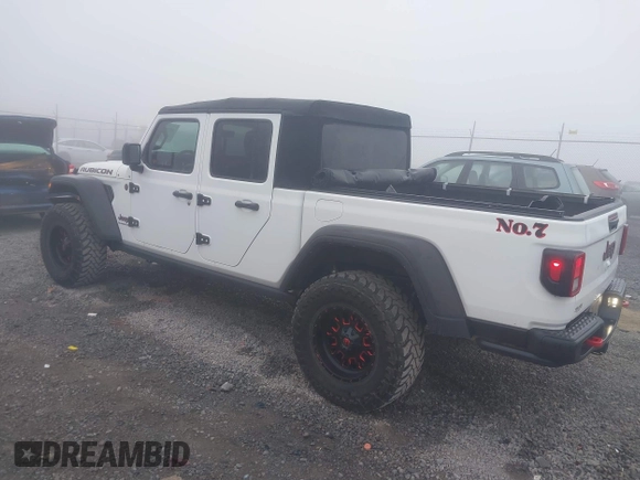 2022 Jeep Gladiator Rubicon z VIN 1C6JJTBG3NL111054, wystawiony jako IAAI lot #40793144 z przebiegiem 40 115 mil mil oraz . Historia ofert i sprzedaży dostępna na DreamBid. Obrazek 3.