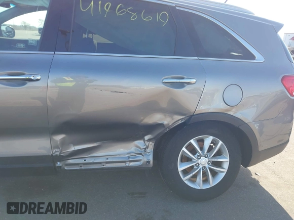 2016 Kia Sorento LX with VIN 5XYPGDA58GG178903, listed as a IAAI auction lot 41968619 with 146,853 mi miles. Bid and sale history available at carsss.com. Image 6.