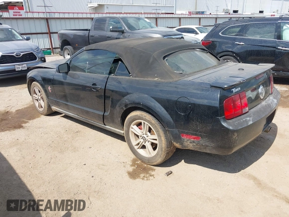 2008 Ford Mustang Deluxe with VIN 1ZVHT84N885103483, listed as a IAAI auction lot 38313447 with Not Provided miles and . Bid and sale history available at carsss.com. Image 3.