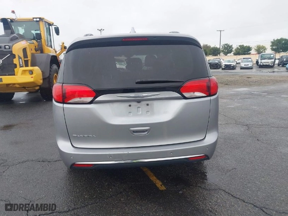 2017 Chrysler Pacifica Touring-L with VIN 2C4RC1BG1HR769672, listed as a IAAI auction lot 41189713 with NaN miles. Bid and sale history available at carsss.com. Image 15.