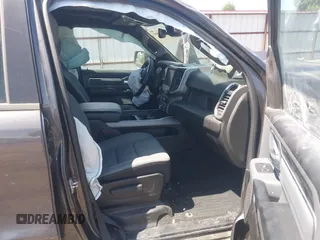 2022 Ram 1500 Big Horn z VIN 1C6SRFMT8NN481607, wystawiony jako IAAI lot #42359931 z przebiegiem 35 893 mil mil oraz . Historia ofert i sprzedaży dostępna na DreamBid. Obrazek 5.