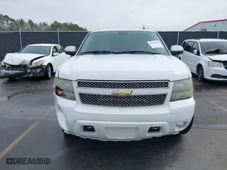 2008 Chevrolet Suburban LTZ with VIN 1GNFC16018R143195, listed as a IAAI auction lot 41577367 with 223,506 mi miles. Bid and sale history available at carsss.com. Image 12.